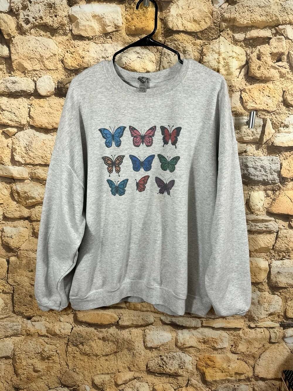 Gildan Butterfly Crewneck Sweatshirt Size 2XL Gray Good Things Ahead